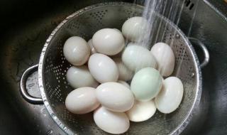 自制咸鸭蛋的正确做法 如何腌制咸鸭蛋